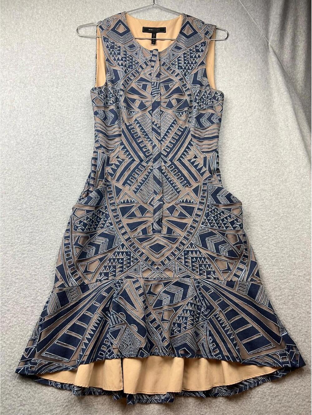 BCBGMaxazria Chrystal Sheath Dress Womens Size 2 Zip-front Aztec lace Modern